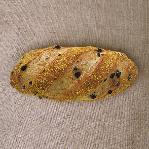 Semolina with Golden Raisins and Fennel Loaf